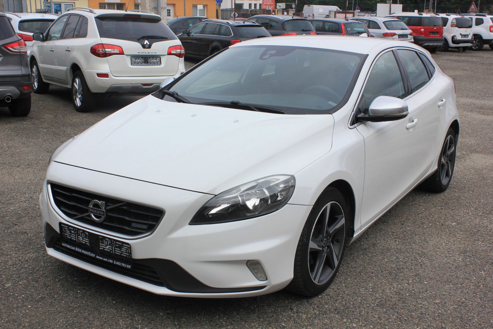 Volvo V40, 1.6D, 84 kW,  R-DESIGN - fotka 3
