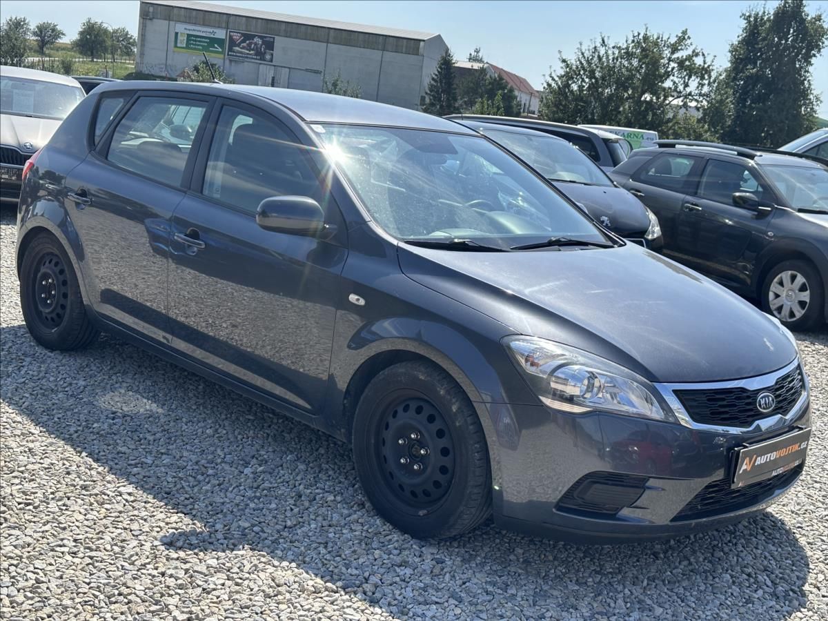 Kia Cee´d, 1,6 CRDi 85kW Exclusive - fotka 3