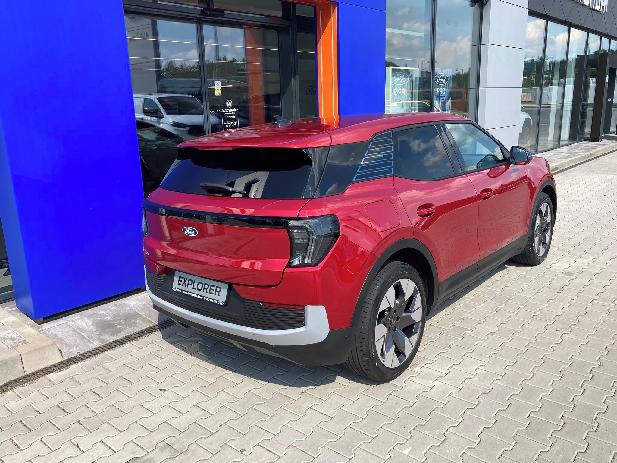 Ford Explorer, Premium 77 kWh 210 kW 572 km - fotka 4