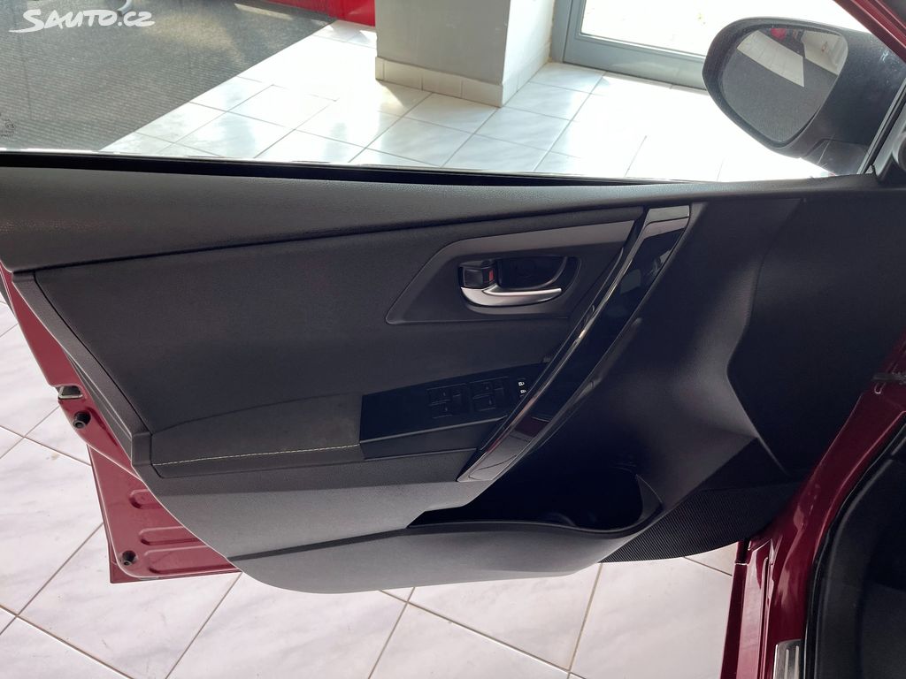 Toyota Auris, fotka 8