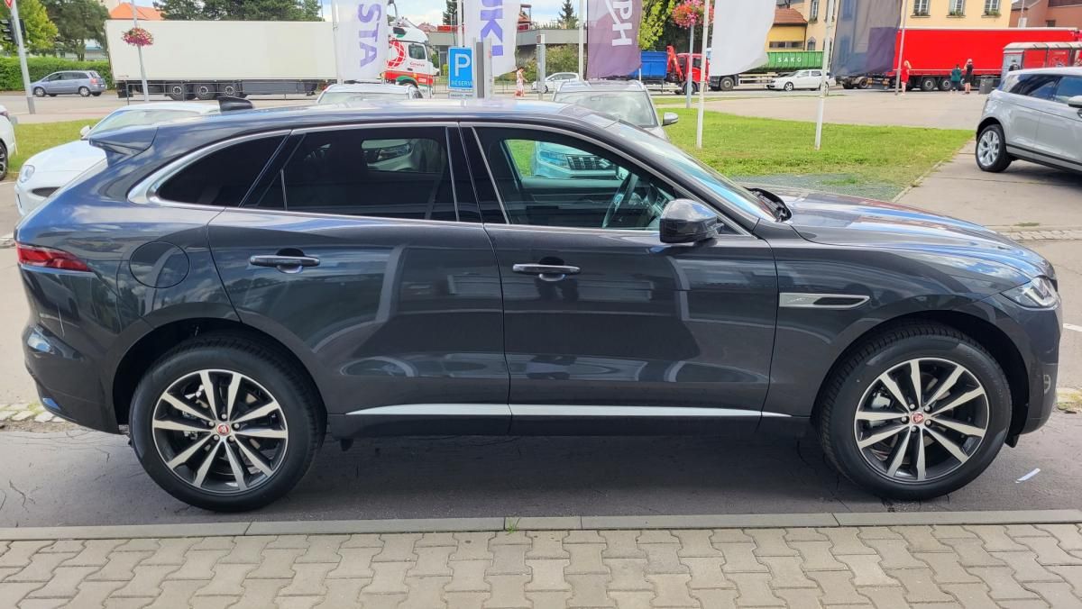 Jaguar F-Pace, 2,0 R-Dynamic SE D200 *AKCE* - fotka 4