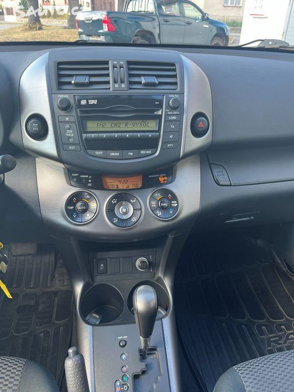 Toyota Rav4, fotka 12