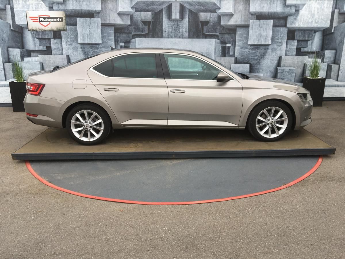Škoda Superb, 2.0TDi,140KW,STYLE - fotka 5