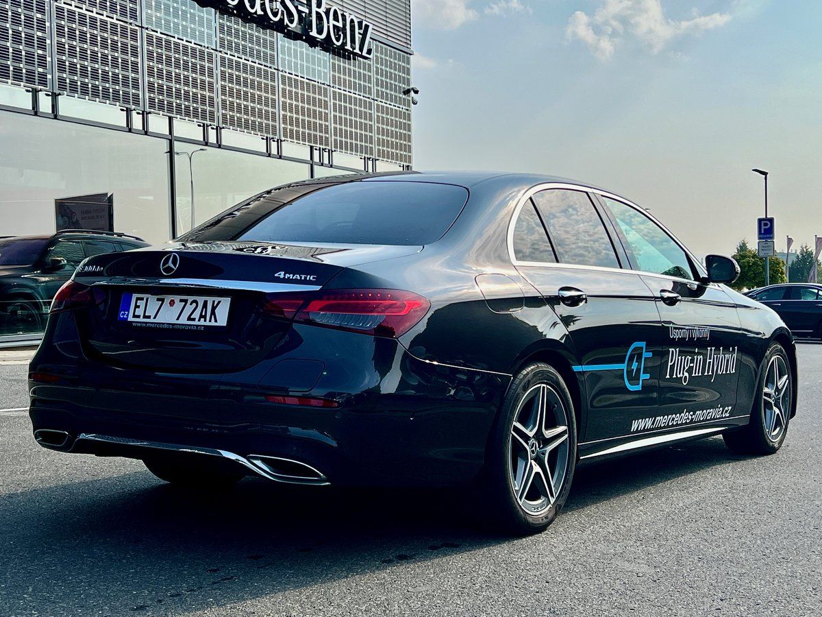 Mercedes-Benz Třídy E, 300 de 4MATIC AMG linie - fotka 3