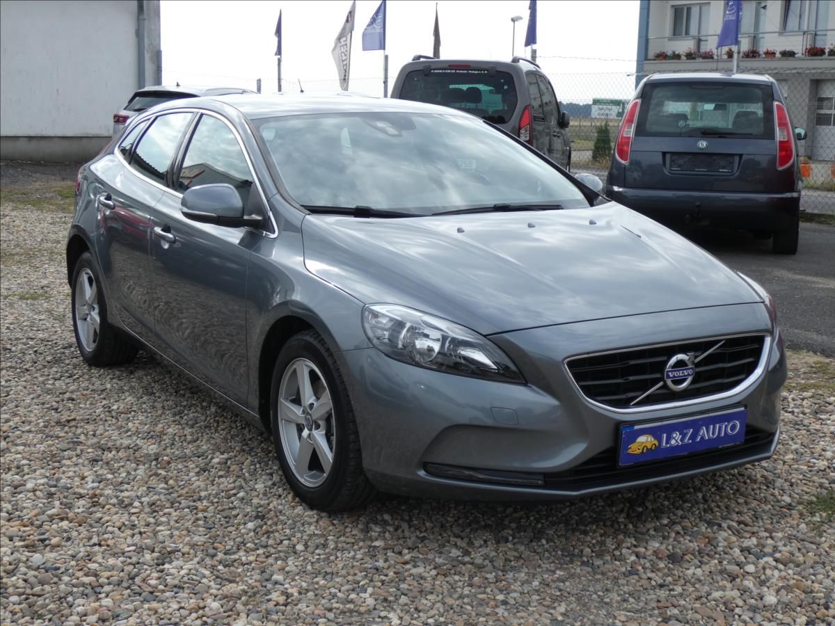 Volvo V40, 2,0 D - fotka 3