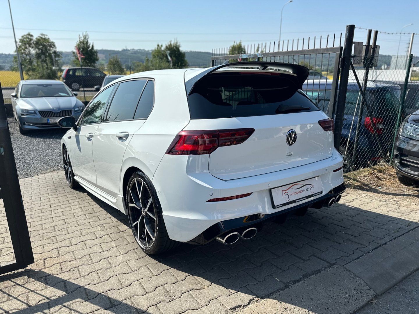 Volkswagen Golf, R 235kW PANOR.NAVI,100%KM - fotka 4