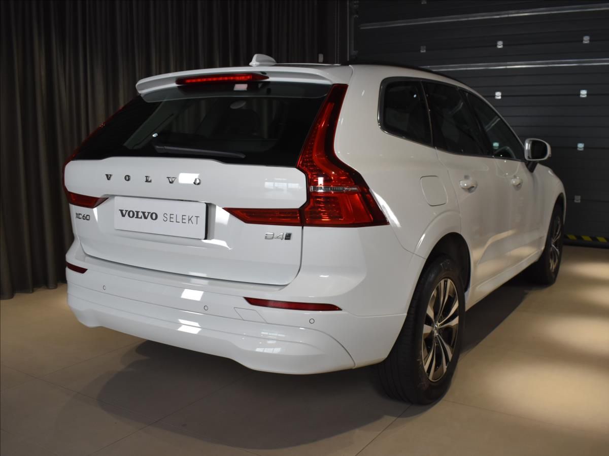 Volvo XC60, 2,0 B4 AWD CORE  Bezklíč - fotka 4