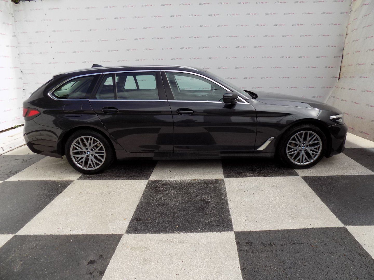 BMW Řada 5, 530e/xDrive/Full-LED/DPH/ - fotka 6