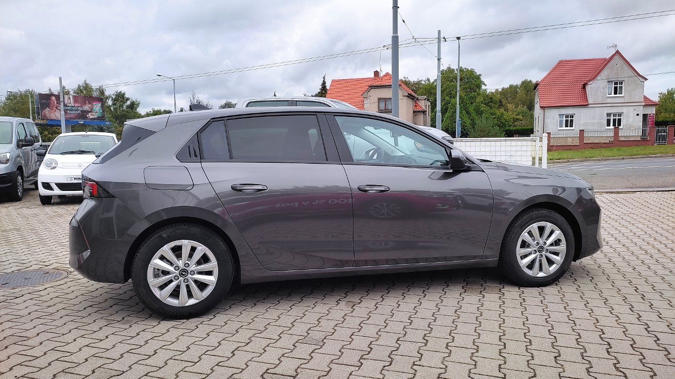 Opel Astra, Elegance 1,2 Turbo 96kW MT6 - fotka 5