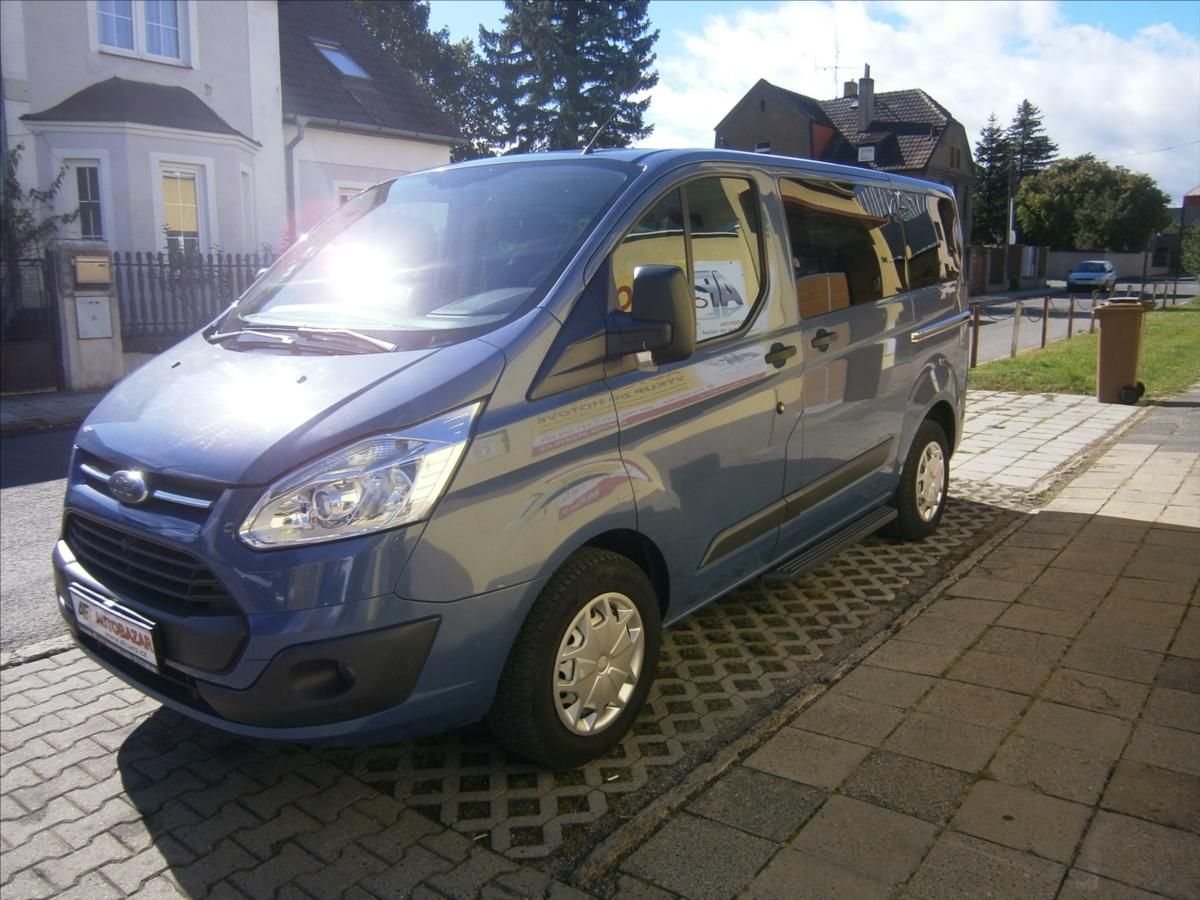 Ford Tourneo Custom, 2,2 TDCi  TITANIUM - fotka 3