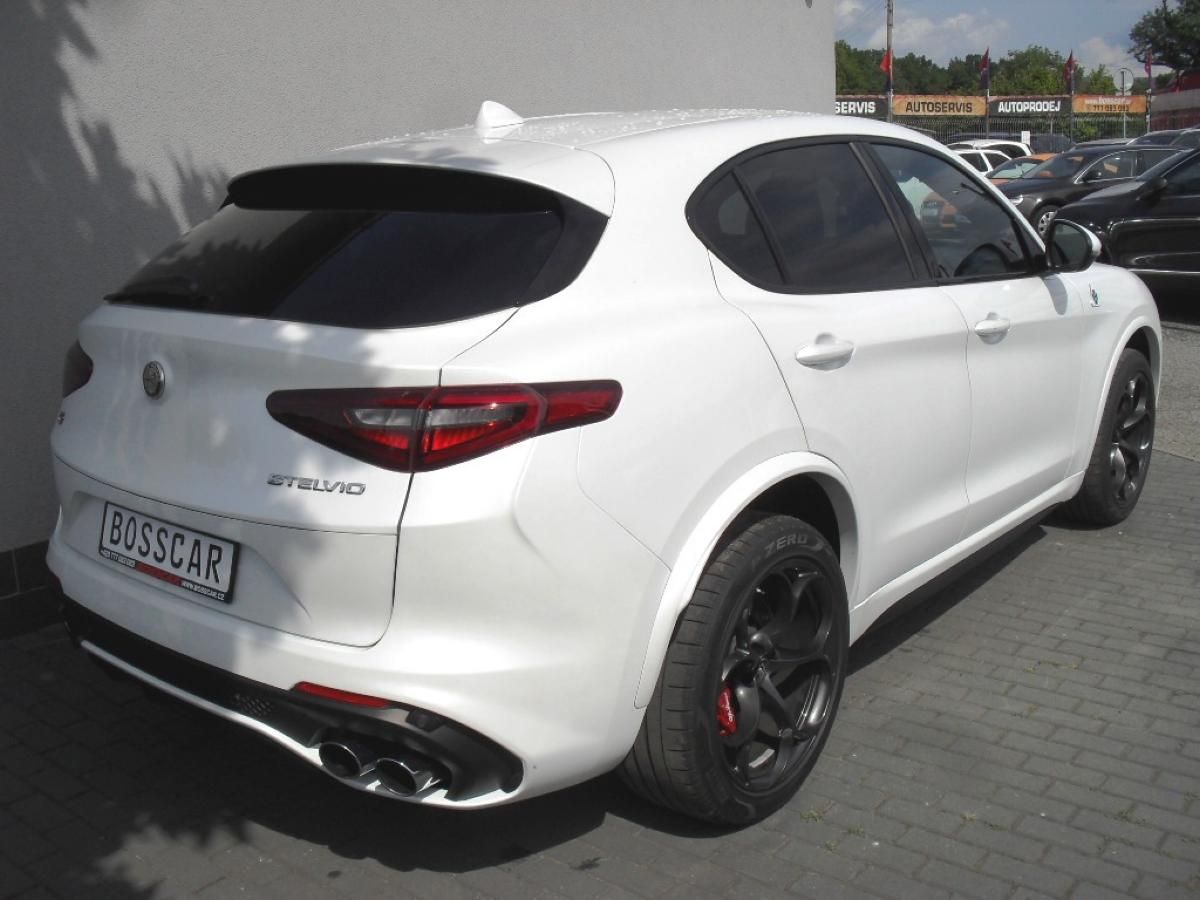Alfa Romeo Stelvio, 2,9 Bi-Turbo V6 Quadrifoglio - fotka 5