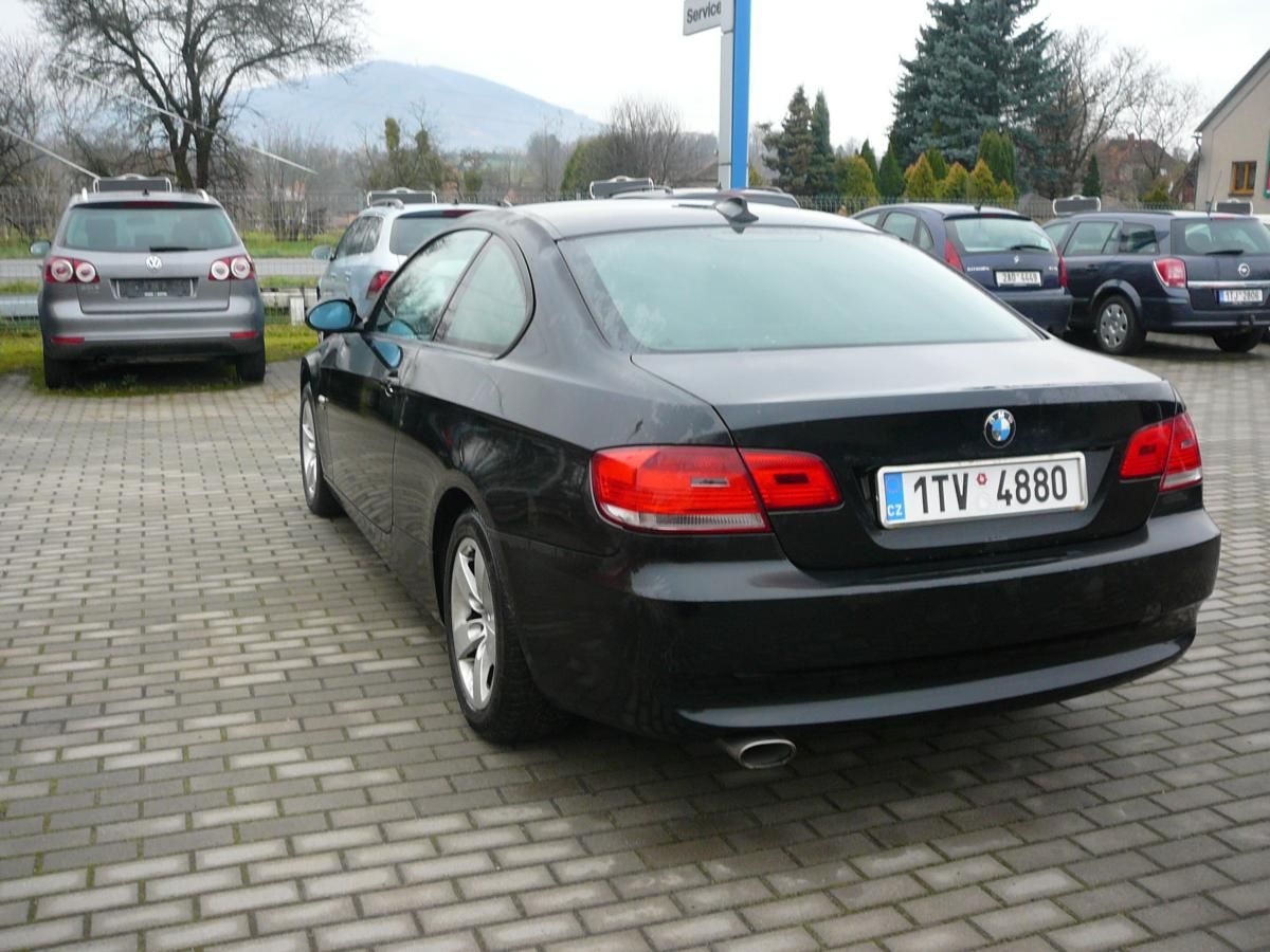 BMW Řada 3, 2,0 320d xDrive Coupe - fotka 5