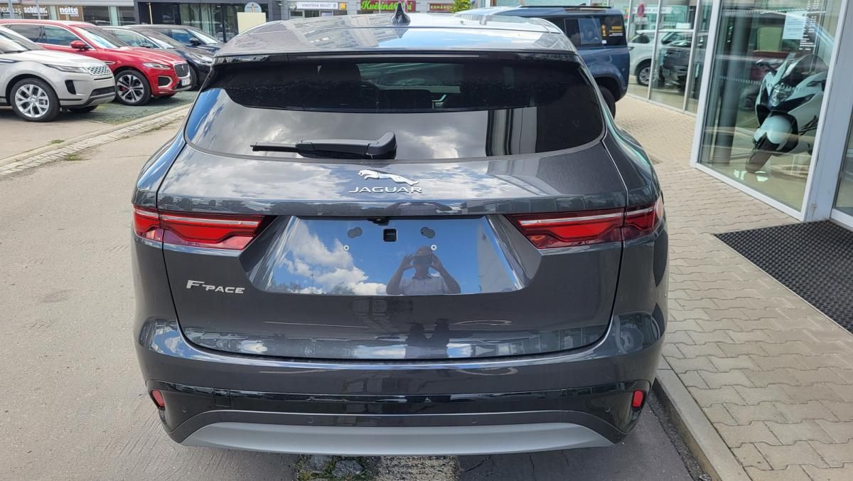 Jaguar F-Pace, 2,0 R-Dynamic SE D200 *AKCE* - fotka 6