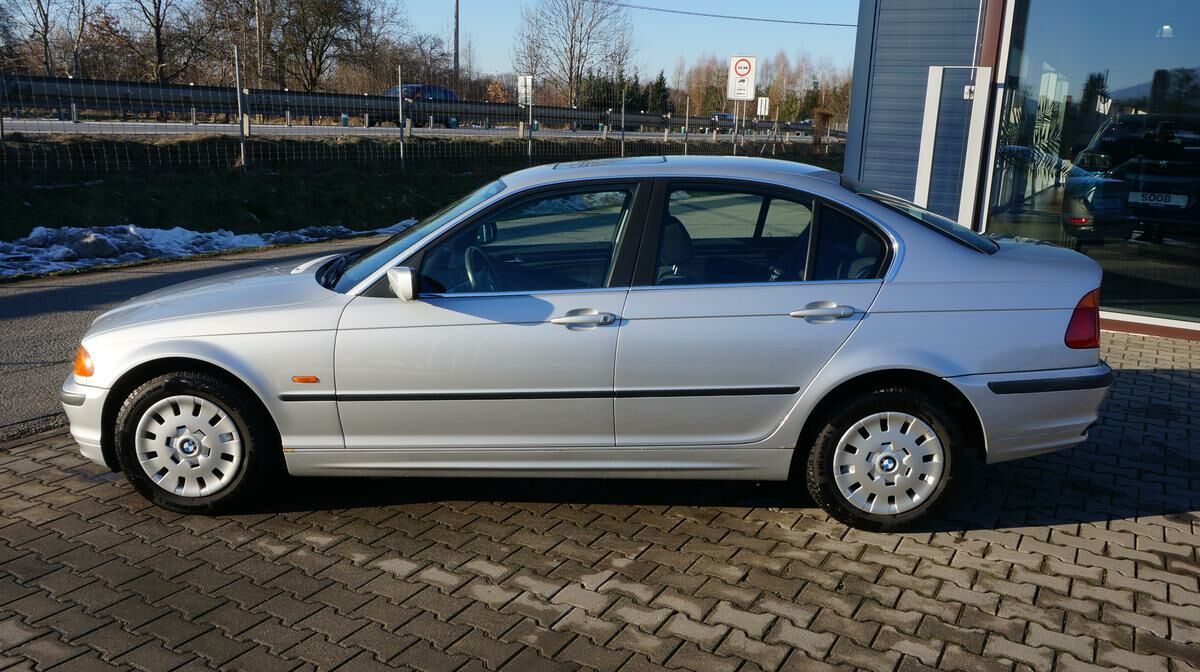 BMW Řada 3, 320i - fotka 4