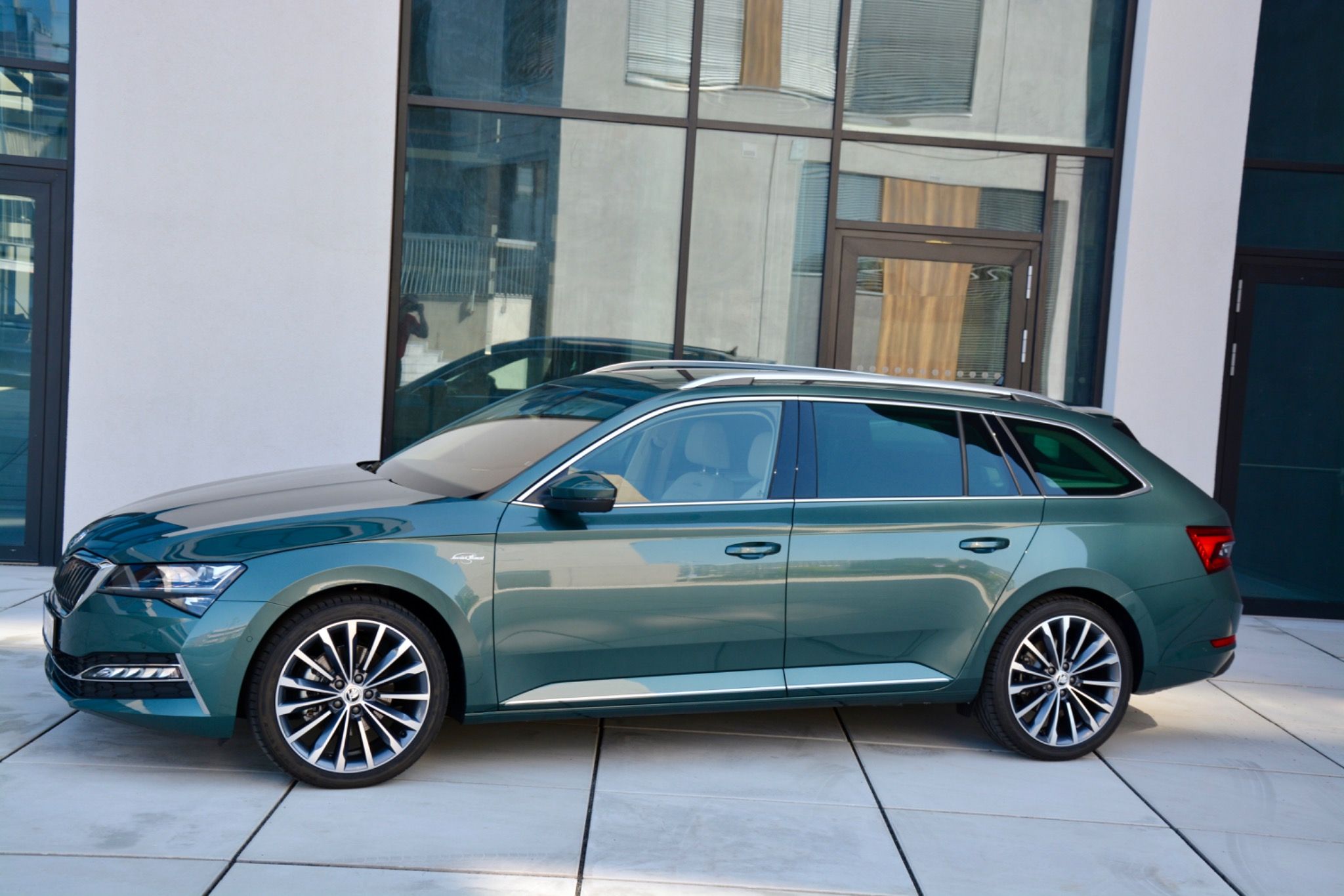 Škoda Superb, L&K 2,0TDI 147 kW 7AUT 4x4PANO - fotka 2