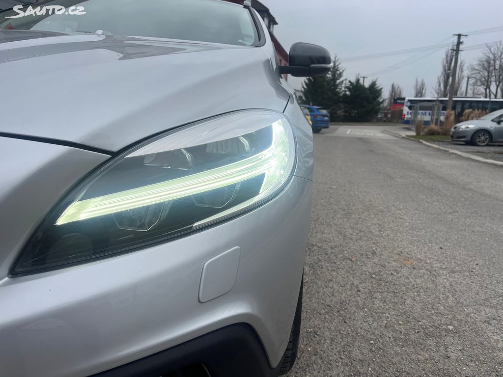 Volvo V40, fotka 35