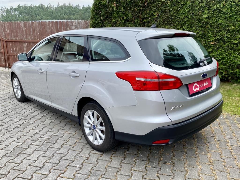 Ford Focus, 1,5 TDCi NAVI VÝHŘEV - fotka 3