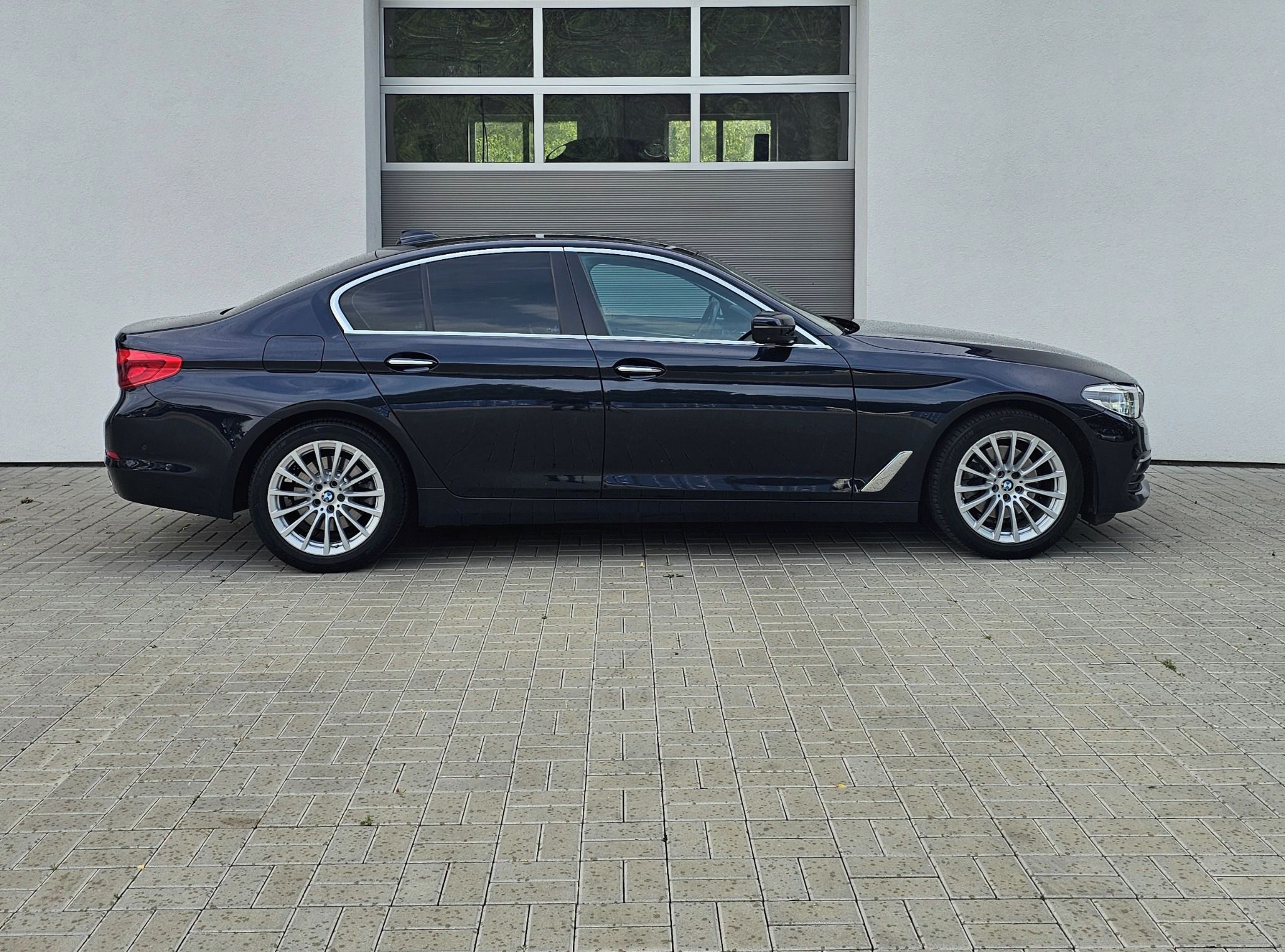 BMW Řada 5, 520d - fotka 5