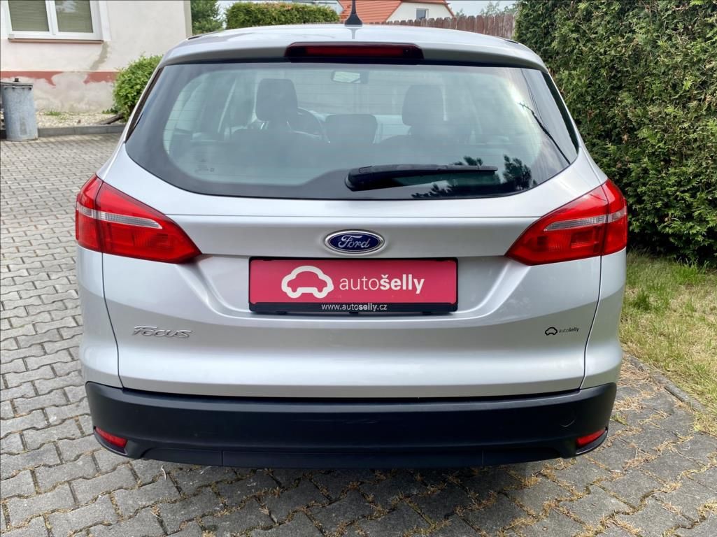 Ford Focus, 1,5 TDCi NAVI VÝHŘEV - fotka 4