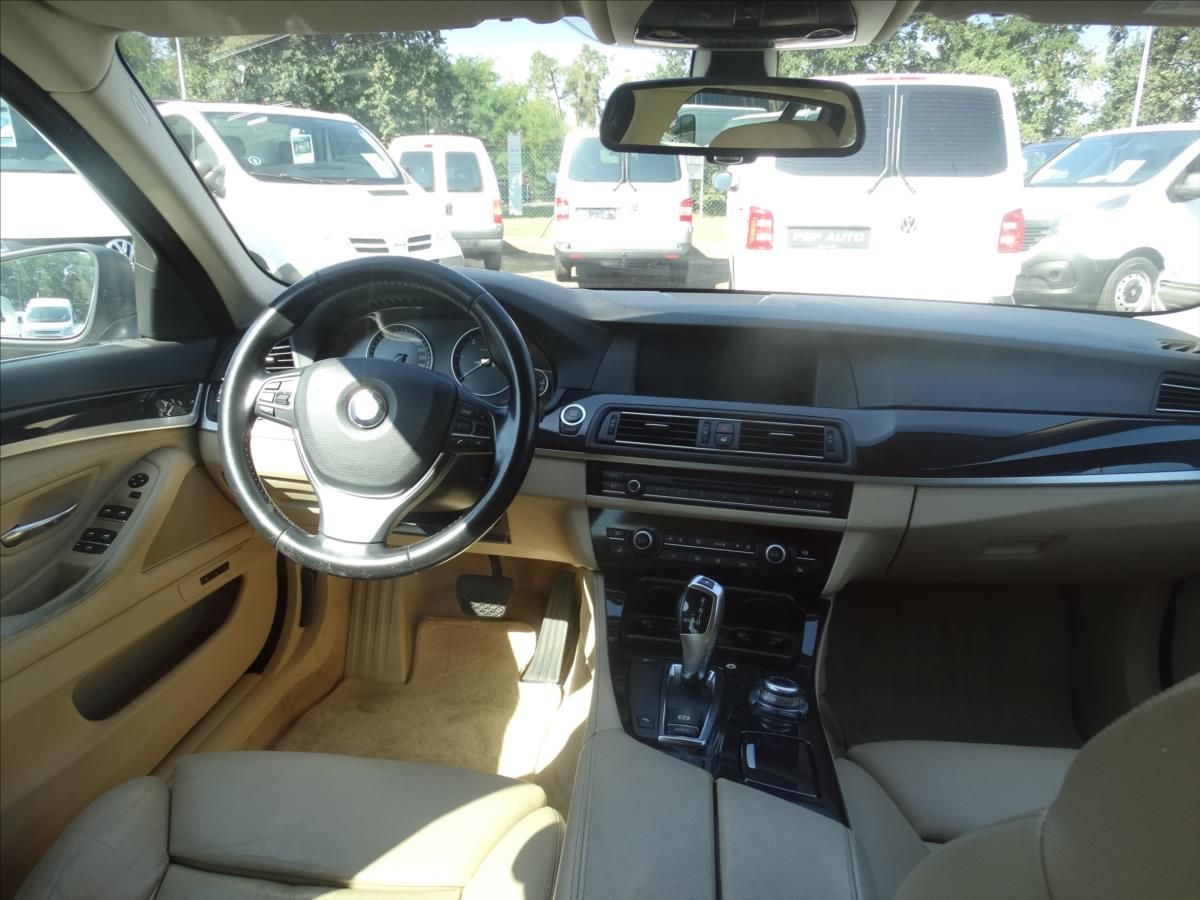BMW Řada 5, 525d 6V 150KW AUT KŮŽE PANO XE - fotka 5