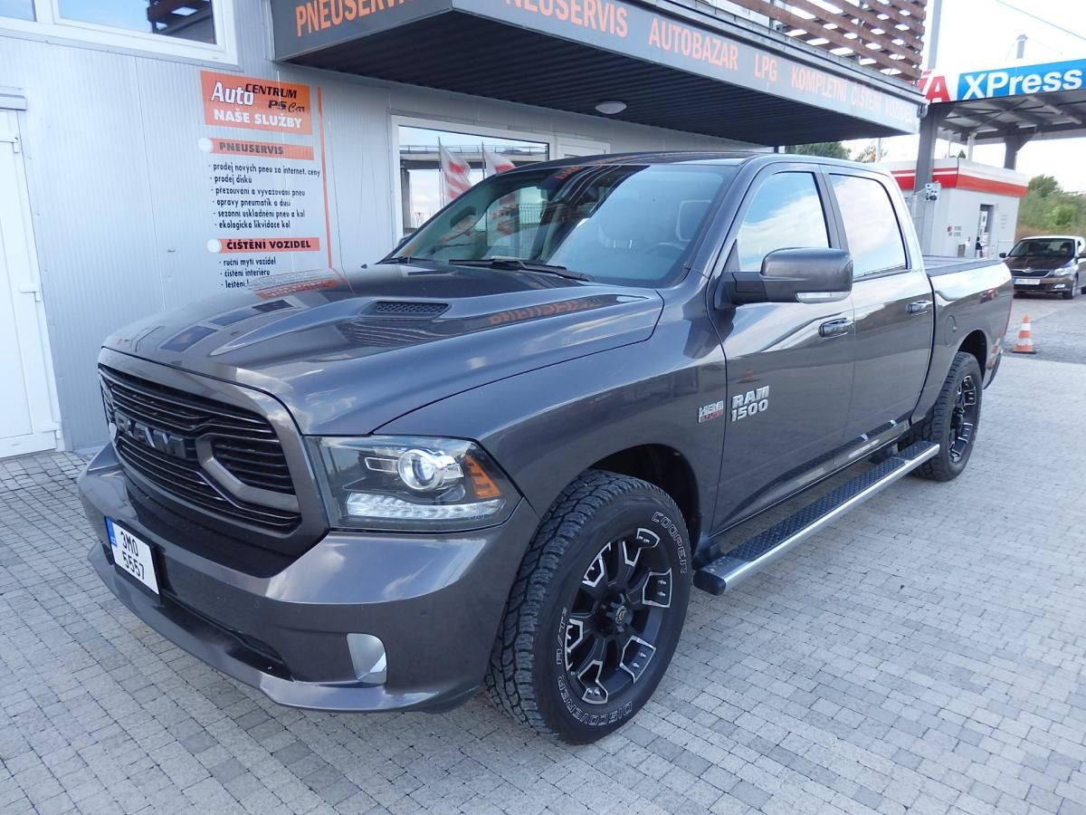 Dodge Ram 1500, 5.7 HEMI 295 kW ZÁVĚS - fotka 2