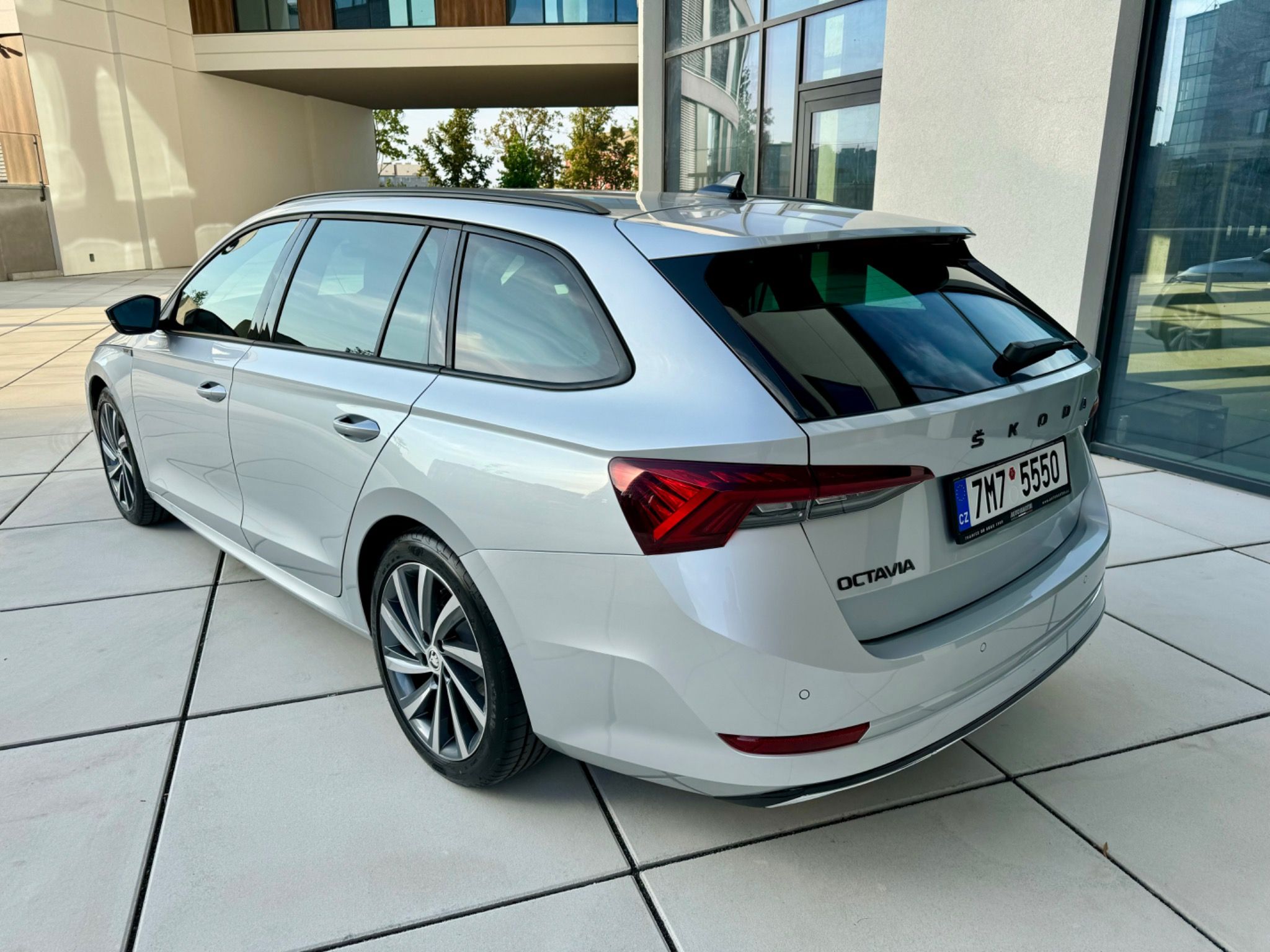 Škoda Octavia, Sportline 2,0TSI 140kW DSG 4x4 - fotka 2