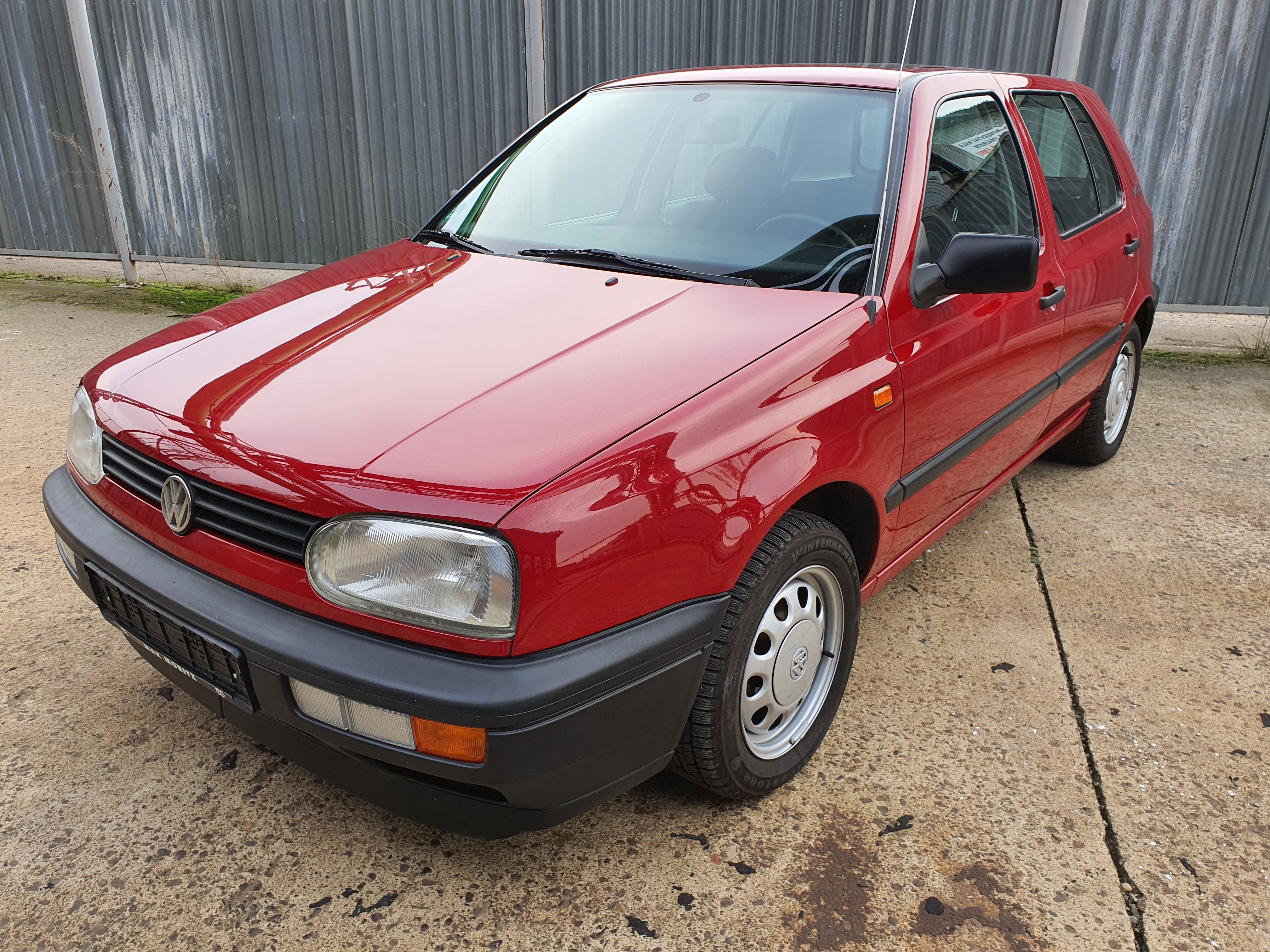 Volkswagen Golf, 1.6i 55kW, 29 000 km, 1. maj.