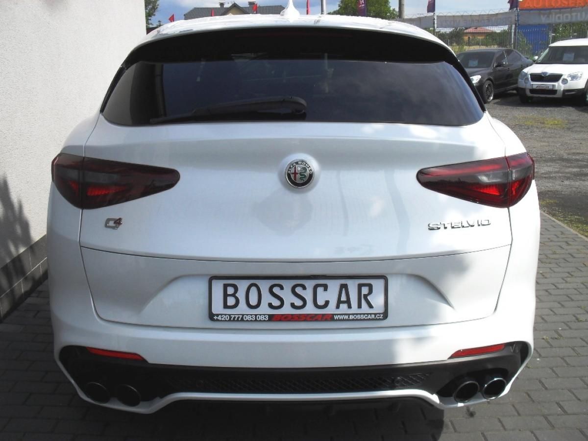 Alfa Romeo Stelvio, 2,9 Bi-Turbo V6 Quadrifoglio - fotka 4