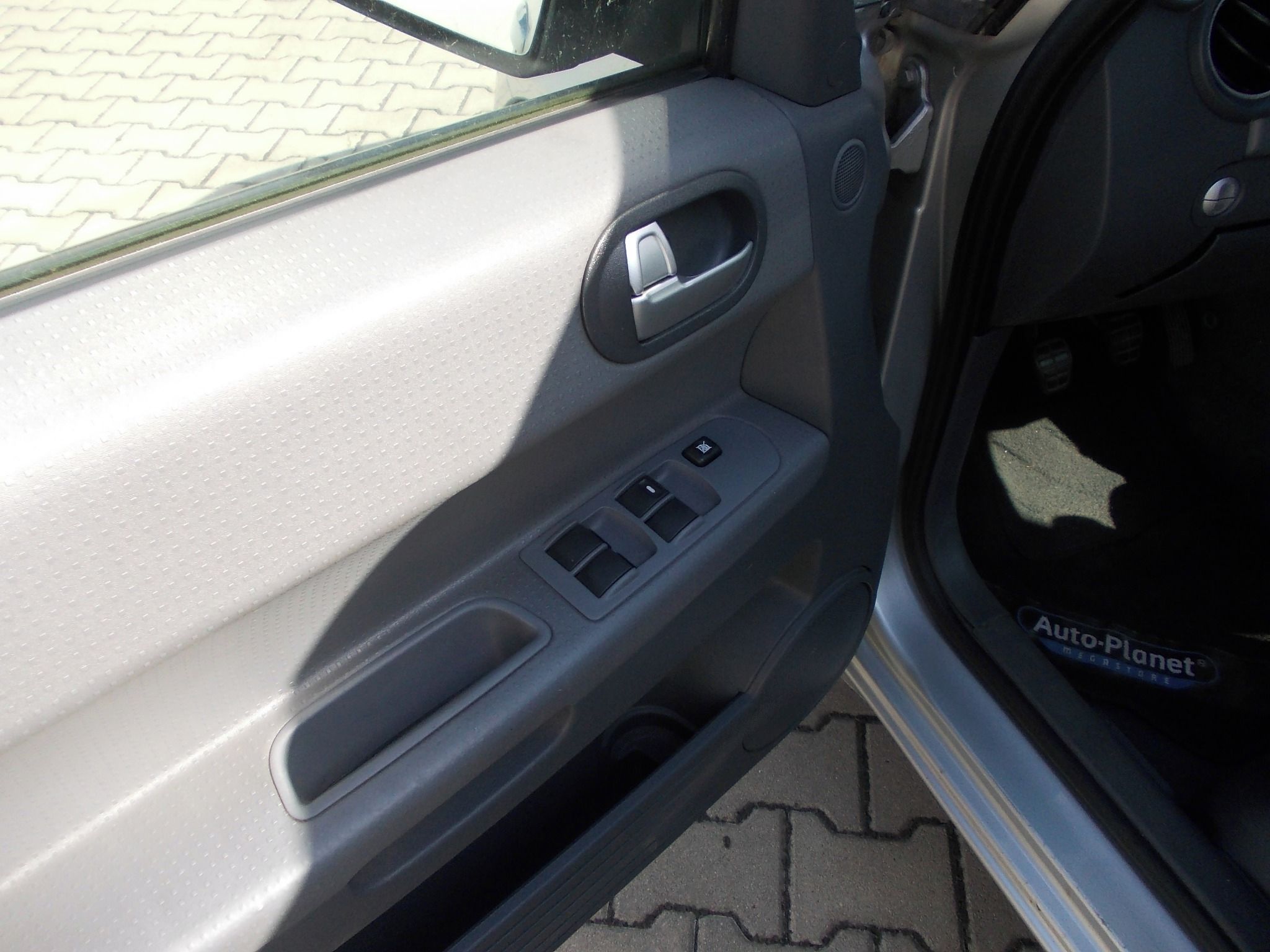 Mitsubishi Colt, 1.3i KLIMATIZACE - fotka 5