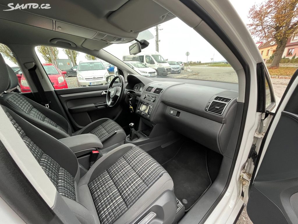 Volkswagen Touran, fotka 13