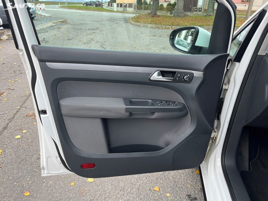 Volkswagen Touran, fotka 8