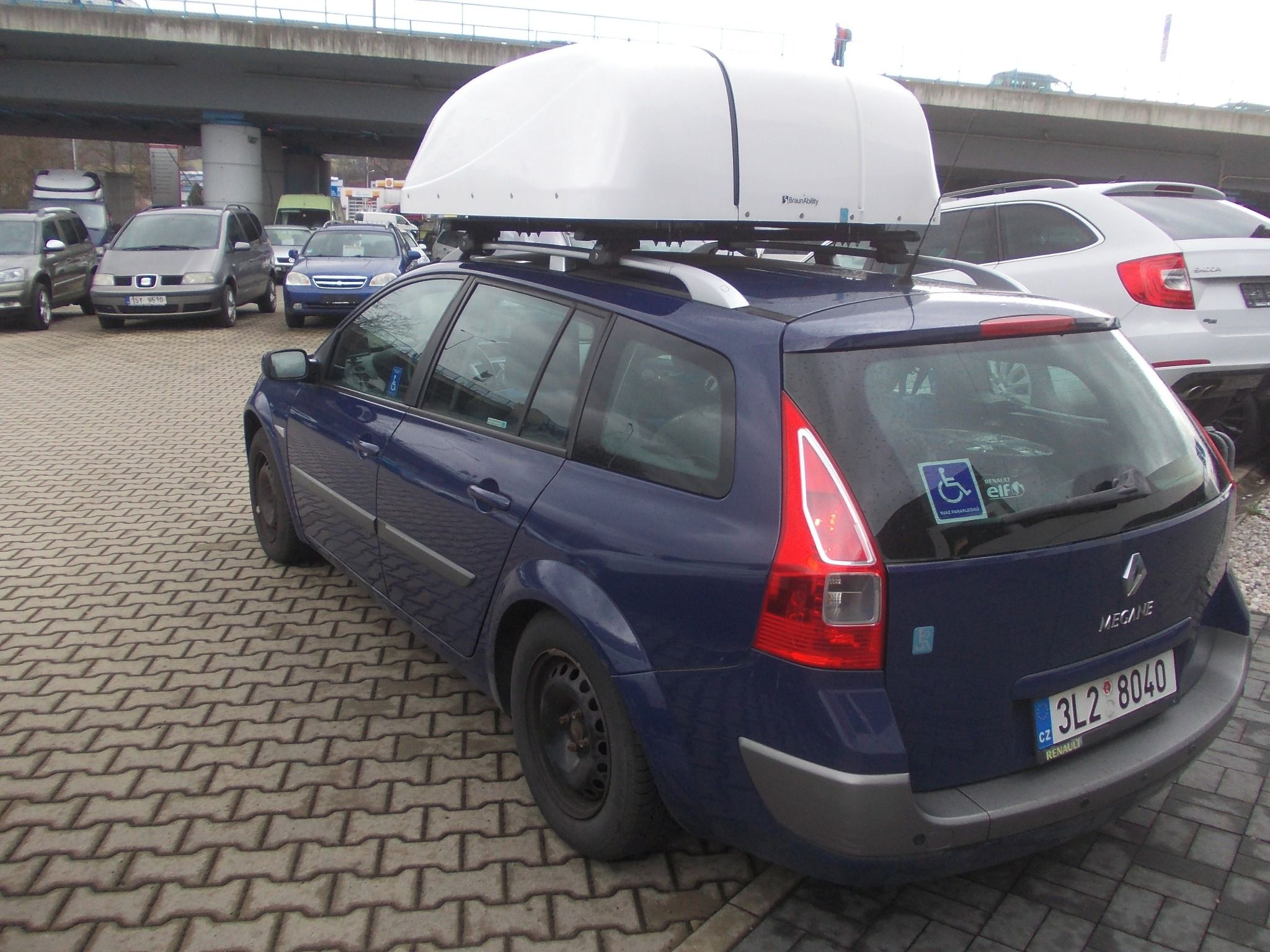 Renault Mégane, II 1.6 i ÚPRAVA PRO VOZÍČKÁŘE - fotka 4
