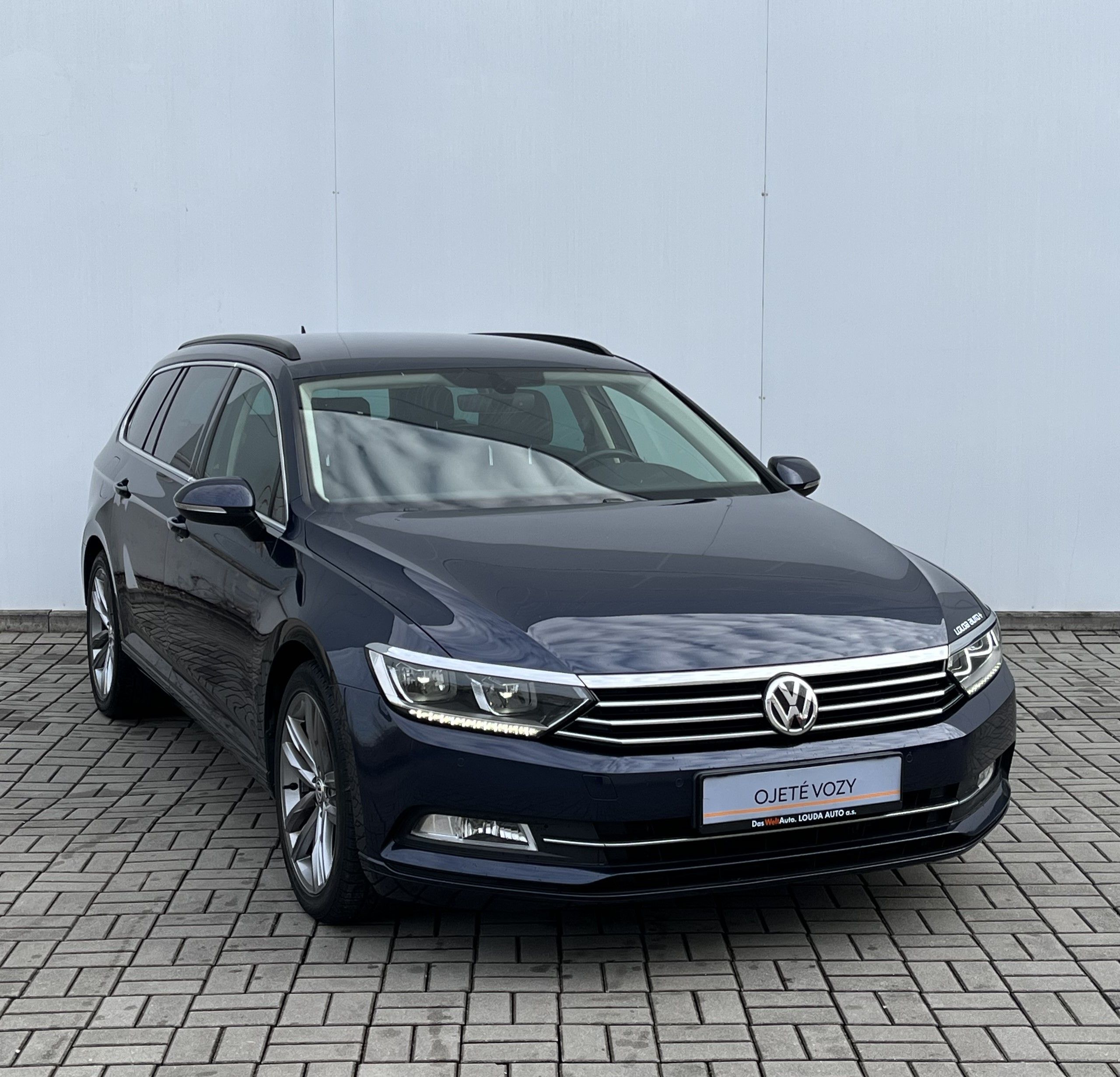 Volkswagen Passat, Comfortline 2.0 TDI 110 kW - fotka 5