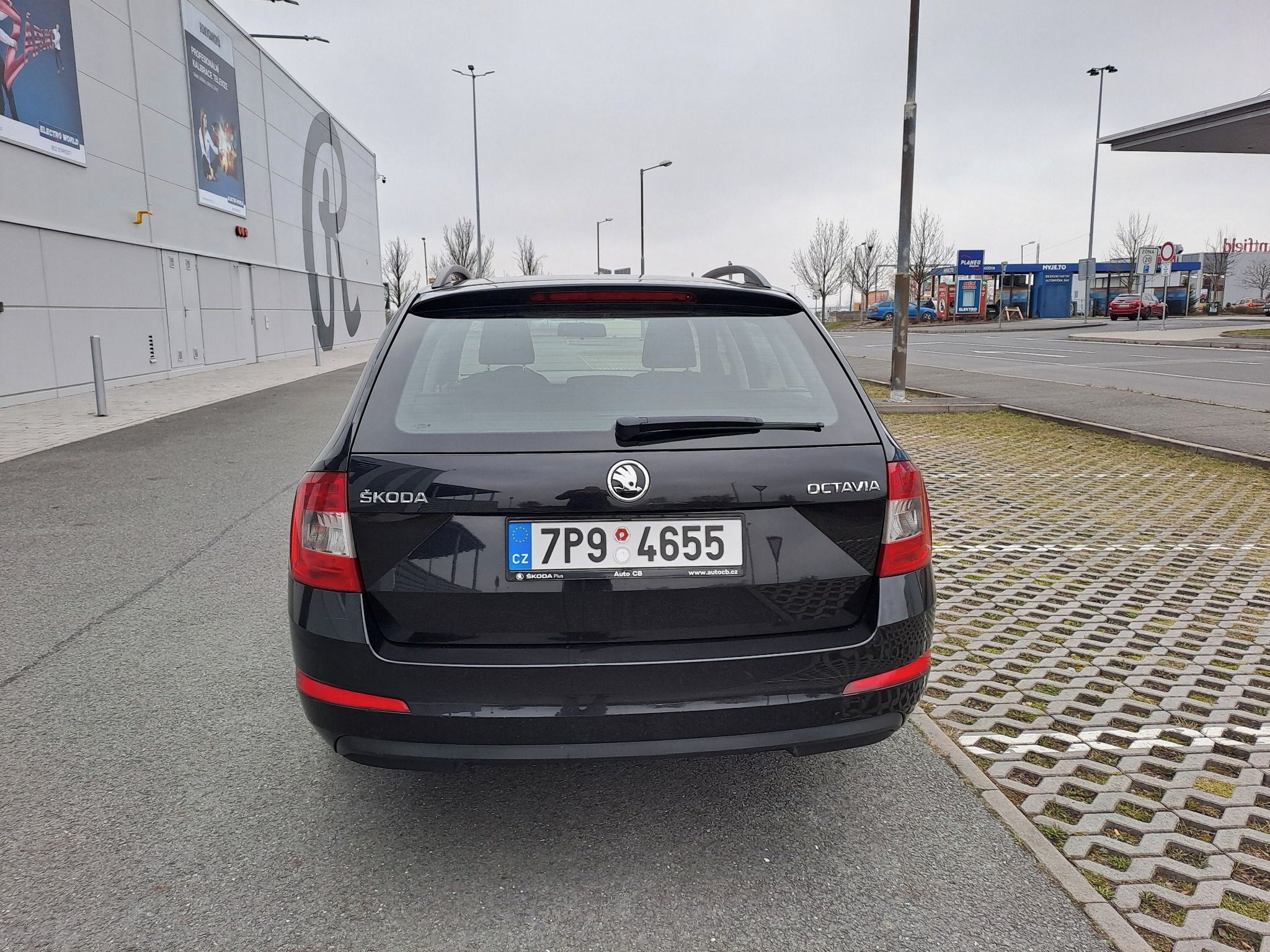 Škoda Octavia, 1.6TDI 81KW 2.MAJ VELMI PĚKNÁ - fotka 6