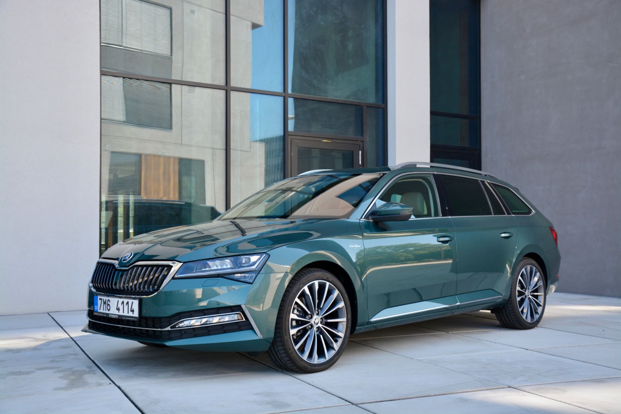 Škoda Superb, L&K 2,0TDI 147 kW 7AUT 4x4PANO - fotka 4