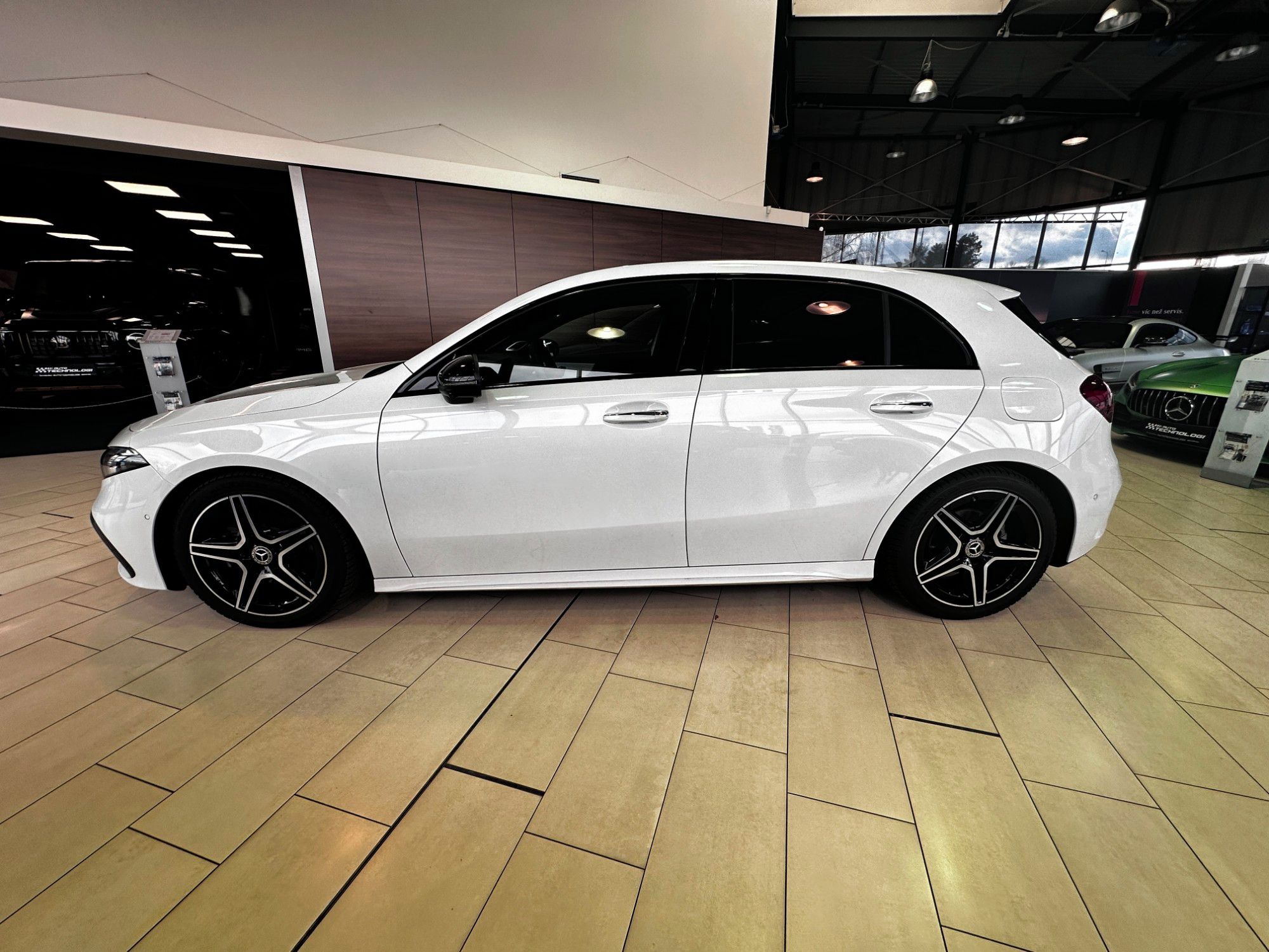 Mercedes-Benz Třídy A, 200d - fotka 5
