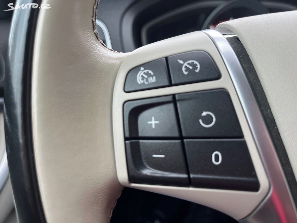 Volvo V40, fotka 28