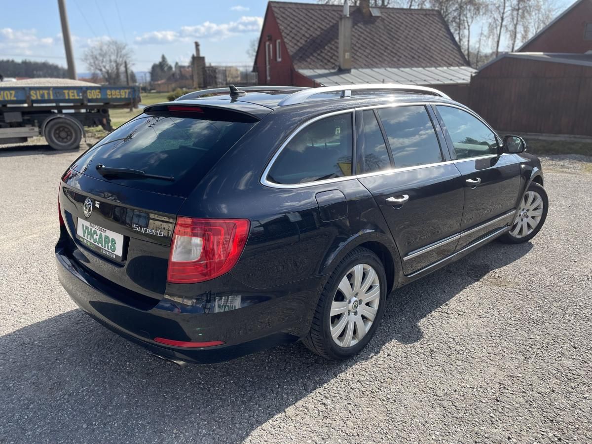 Škoda Superb, 3,6FSI Laurin & Klement - fotka 4