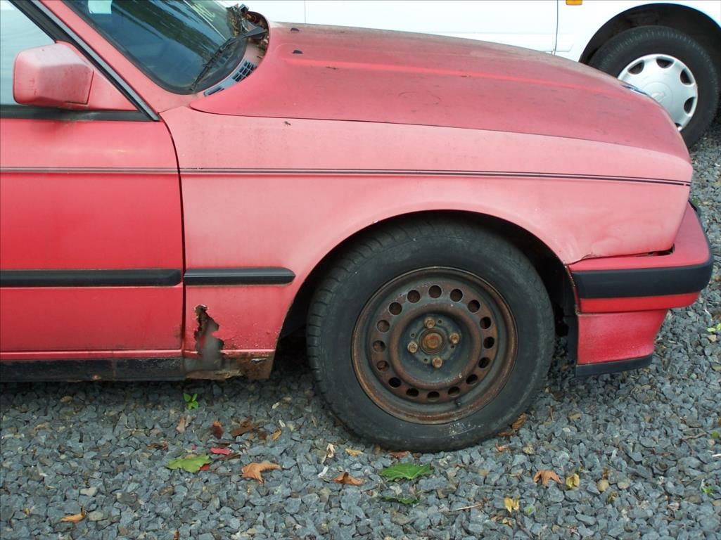 BMW Řada 3, 1.8 VETERÁN Vada motoru, koroz - fotka 4