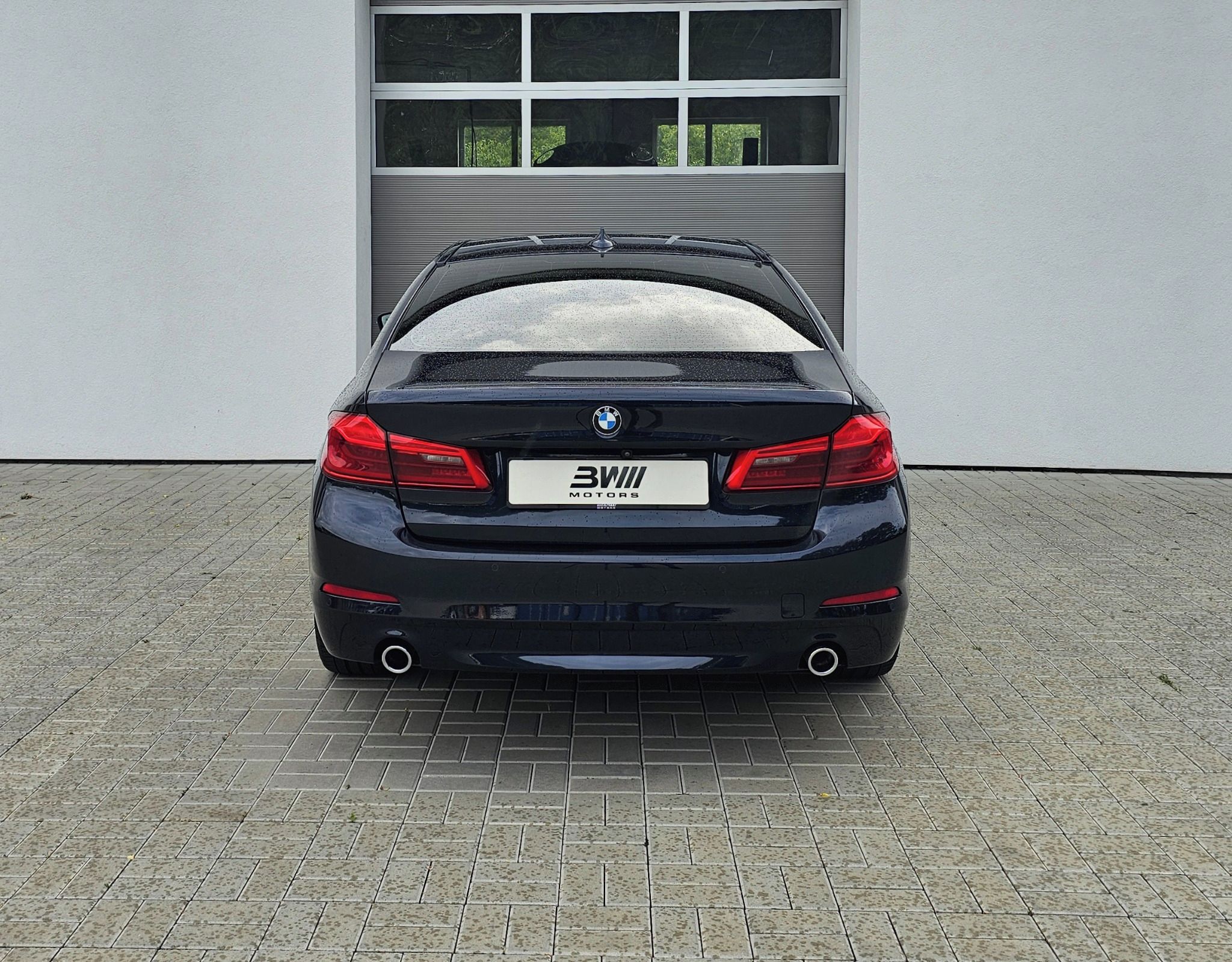 BMW Řada 5, 520d - fotka 6