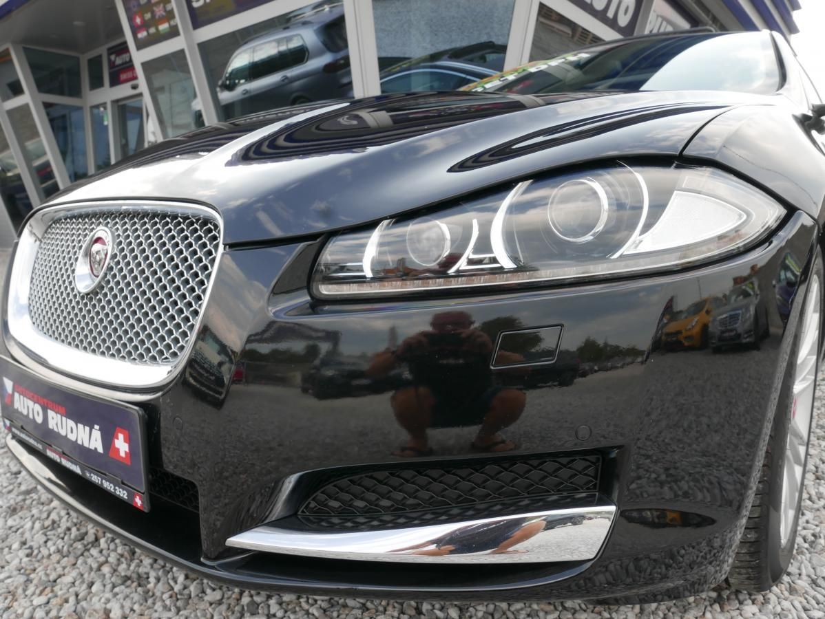 Jaguar XF, 2,2L Diesel Kombi Automat - fotka 2