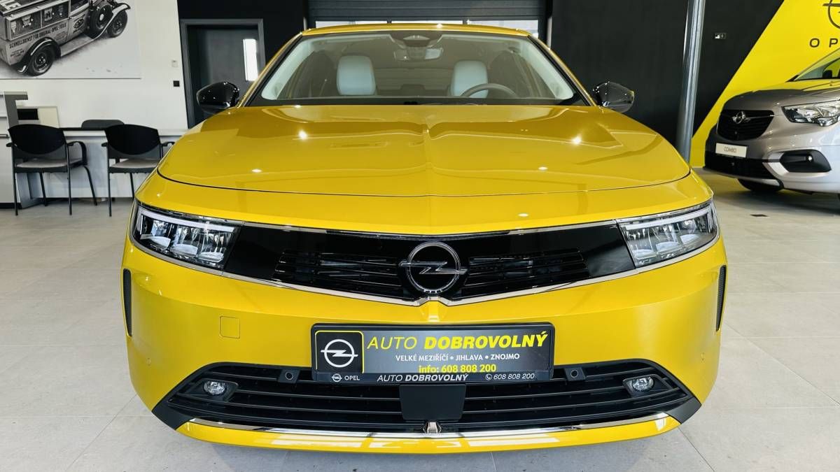 Opel Astra, Elegance HB 1.2 TURBO 96kW/130 - fotka 2