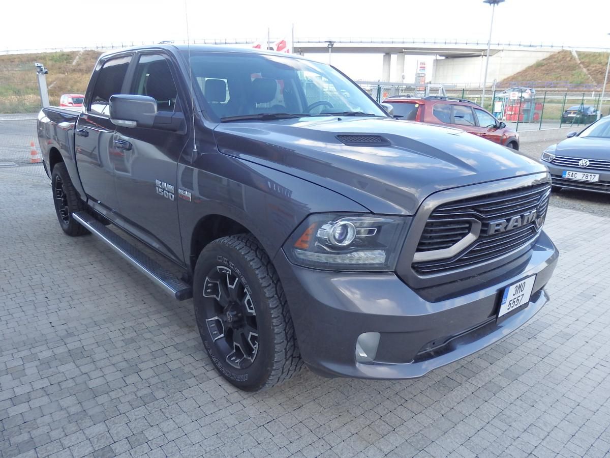Dodge Ram 1500, 5.7 HEMI 295 kW ZÁVĚS - fotka 3