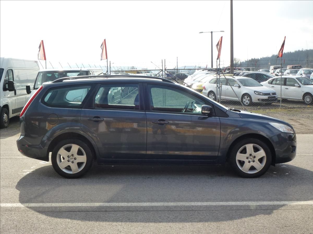 Ford Focus, 1,6 16V  Elegance - fotka 4