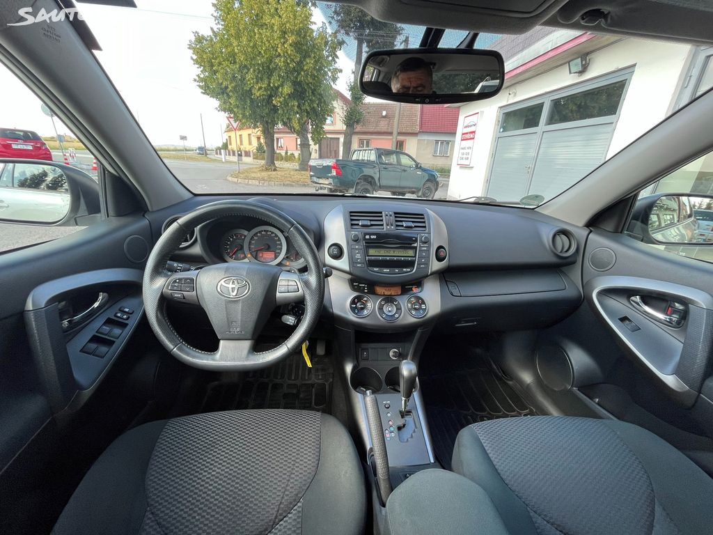 Toyota Rav4, fotka 11