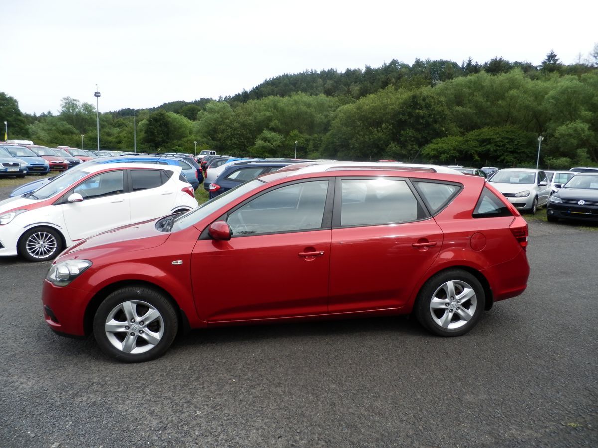 Kia Cee´d, 1,4 77KW KLIMA - fotka 5