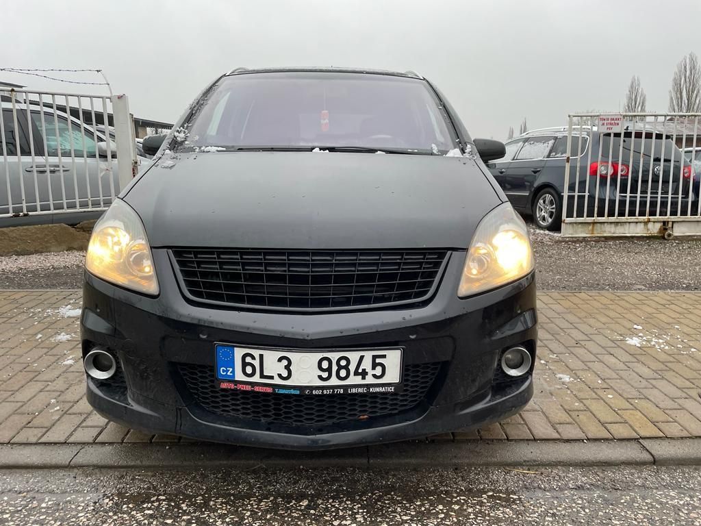 Opel Zafira, 2,0 177 KW - fotka 2