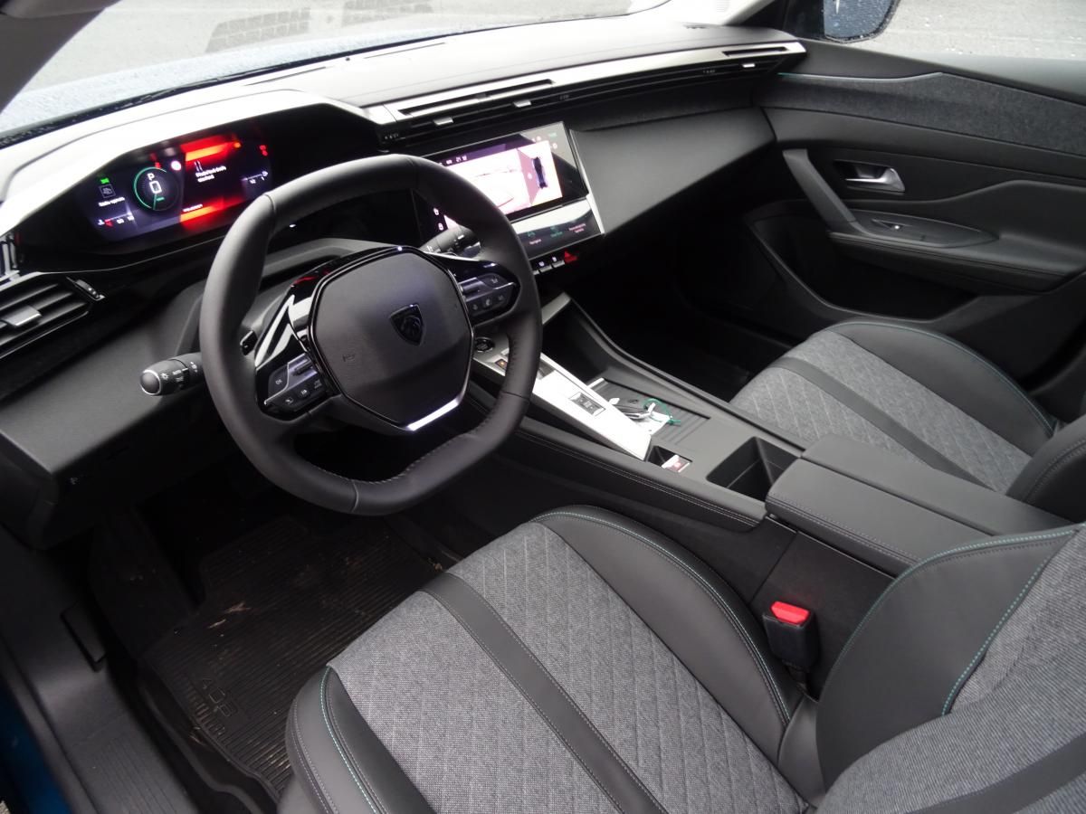 Peugeot 408, ALLURE PACK 1.2 PT 130k EAT8 - fotka 3