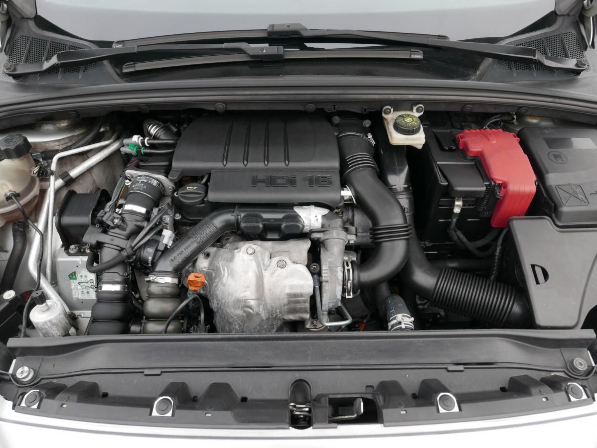 Peugeot 308, 1,6 HDI 80kW SW Panorama Sport - fotka 5