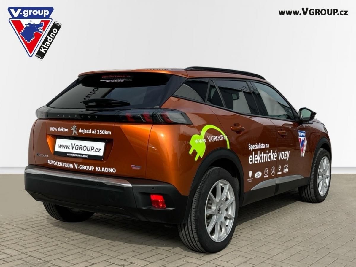 Peugeot 2008, e-ALLURE elektro dojezd 320 Km - fotka 4